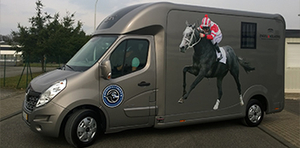 Stalltrakt im Grünen